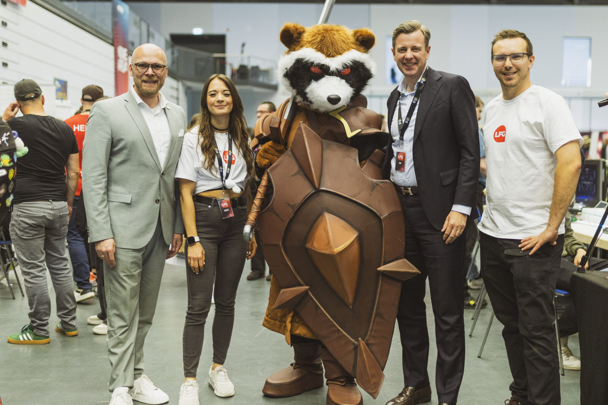 Die OrganisatorInnen auf der LFG Con 2025 gemeinsam mit dem bayerischen Digitalministern Dr. Fabian Mehring. Autor/Quelle: Landkreis Hof