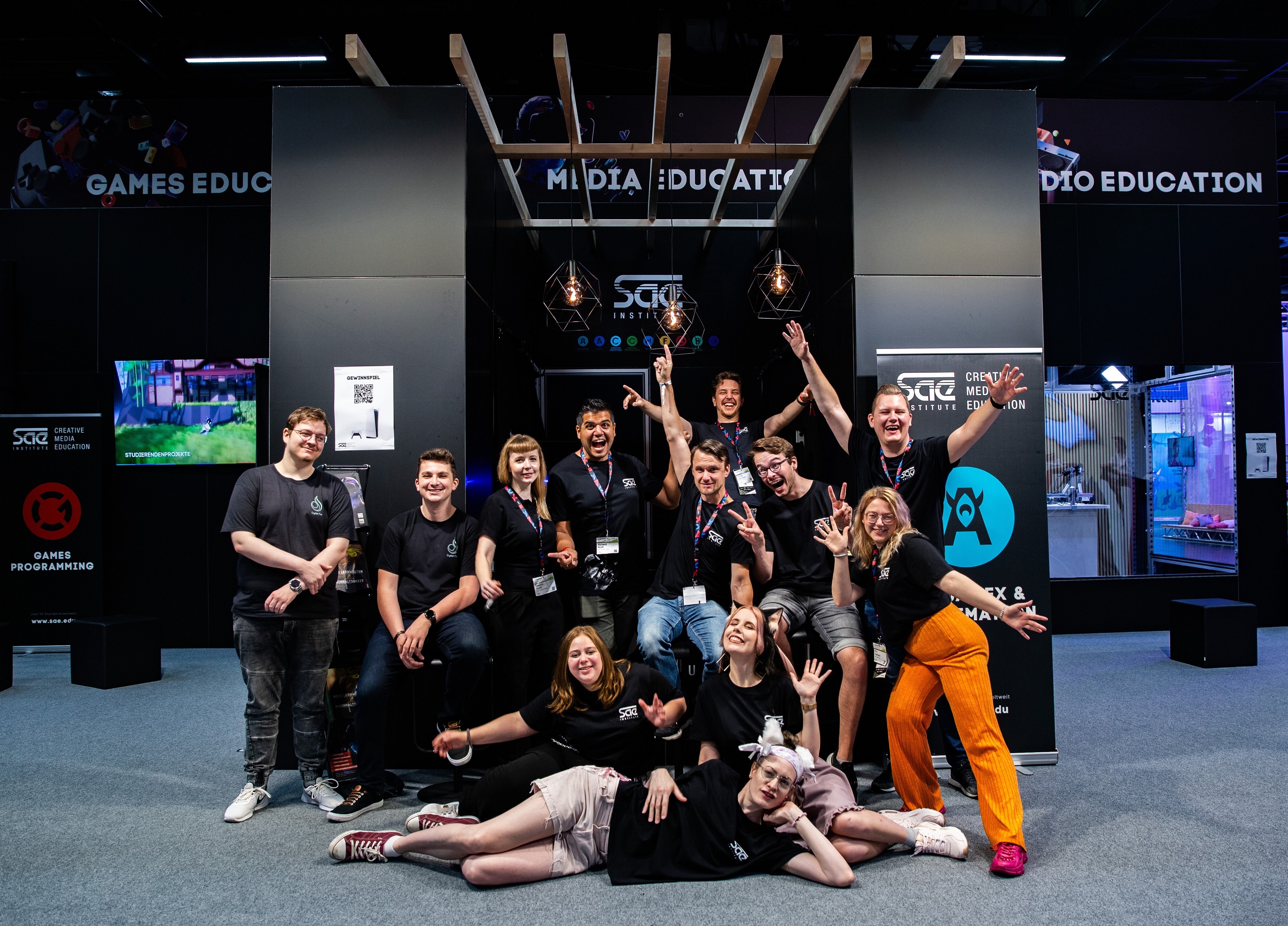 Das Team des SAE-Institutes informiert auf der gamescom über Ausbildung und Karriere in der Games-Branche. Quelle/Autor: SAE Institute, Quinke Network